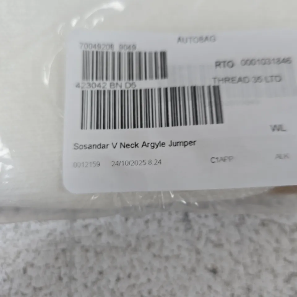 SOSANDAR V-NECK ARGYLE JUMPER – WHITE KNITWEAR (POLYBAGGED) SIZE XL