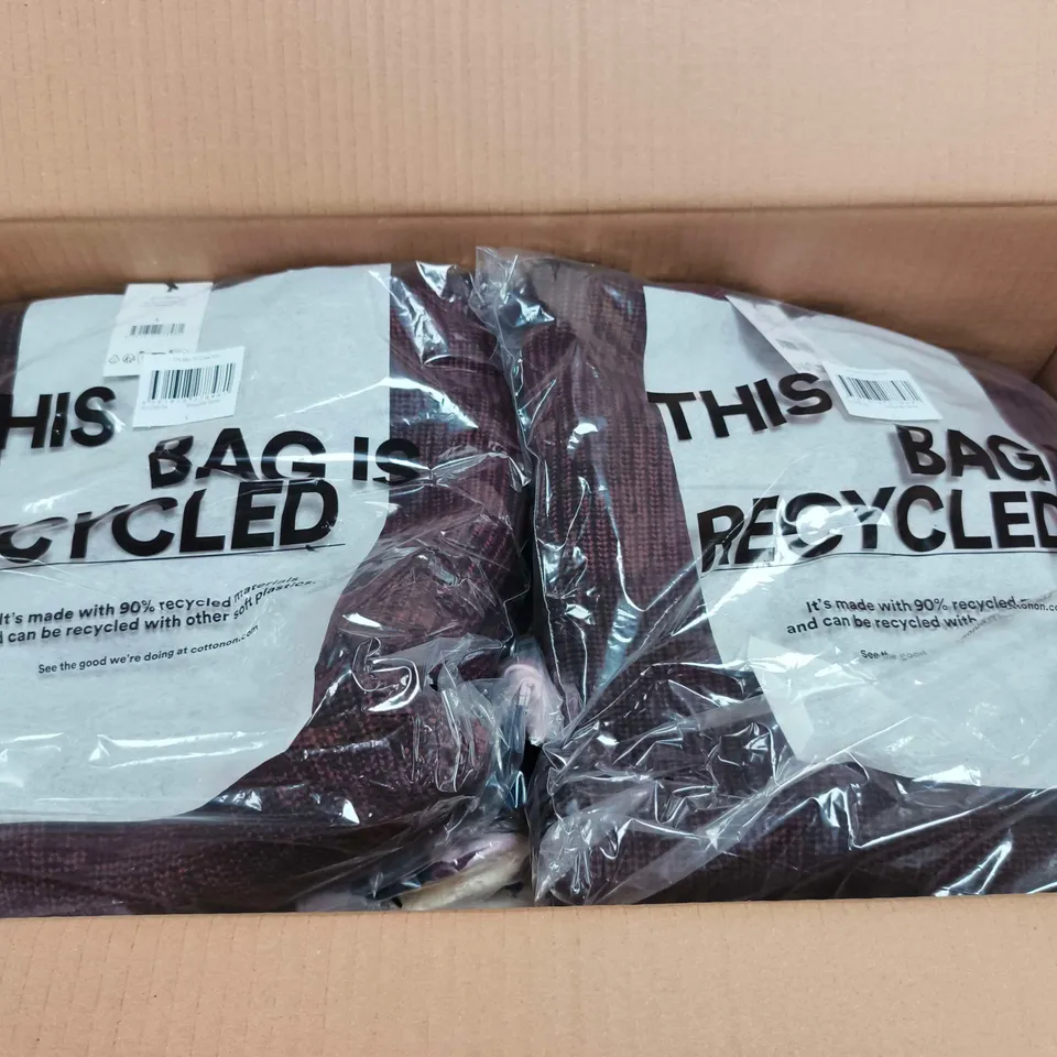 APPROXIMATELY 15 ASSORTED CLOTHING ITEMS IN VARIOUS SIZES, COLOURS & STYLES TO INCLUDE Y2K BOX FIT CREW, CROPPED GRAPHIC ACIVE TEE, GRETA FRILL SLEEVE BLOUSE, ETC