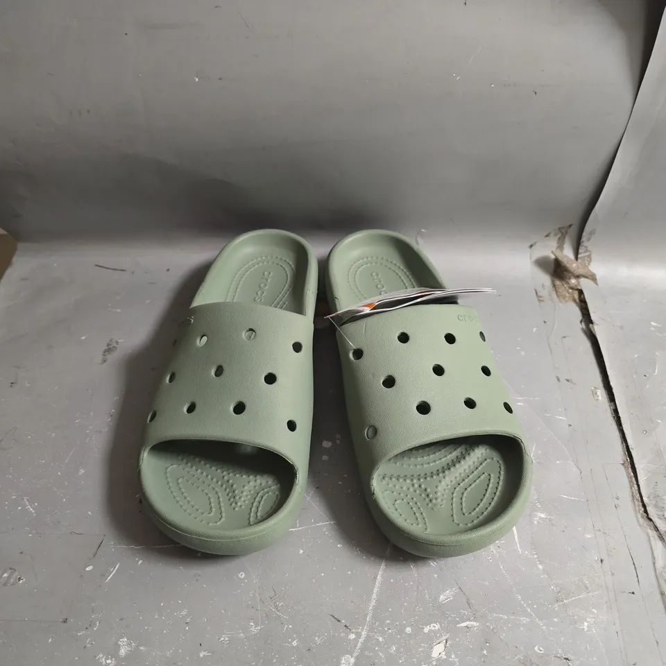 UNBOXED PAIR OF CROCS CLASSIC SLIDES V2 IN GREEN - UK M4/W5