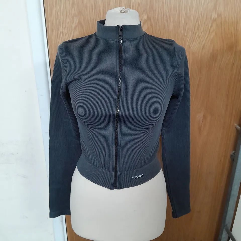 PRETTYLITTLETHING FULL ZIP SEAMLESS RIBBED CROPPED SPORTS JACKET IN GREY ACID WASH SIZE L