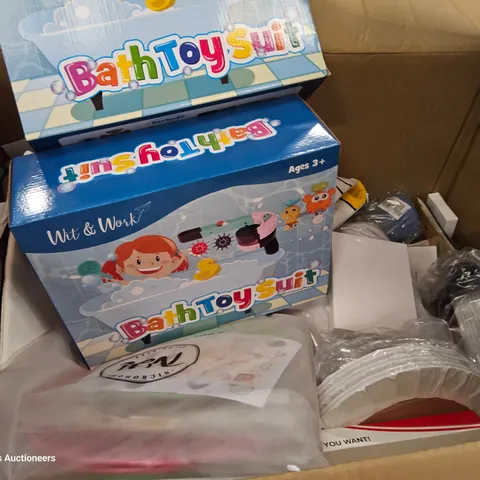 PALLET OF 6 BOXES ASSORTED ITEMS, INCLUDING, BATH TOY SETS, YOYO CASES, CUSHION COVERS, WATER BOTTLES, SHOPPING BAG.