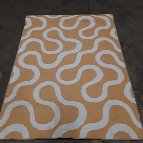 ORANGE AND WHITE ABSTRACT PATTERNED RUG β RECTANGULAR AREA RUG 160X120CM APPROX