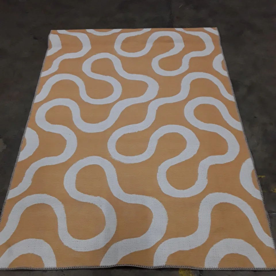 ORANGE AND WHITE ABSTRACT PATTERNED RUG – RECTANGULAR AREA RUG 160X120CM APPROX