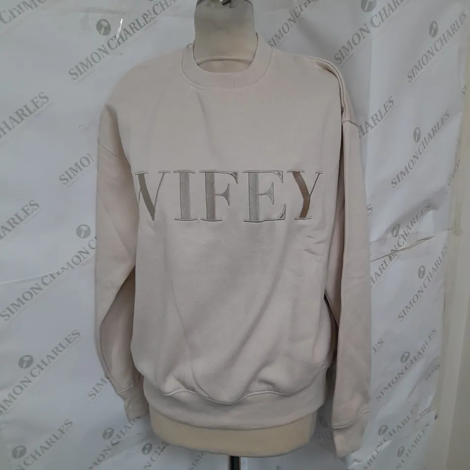 SIX STORIES WIFEY STATEMENT SWEATSHIRT IN BEIGE SIZE S