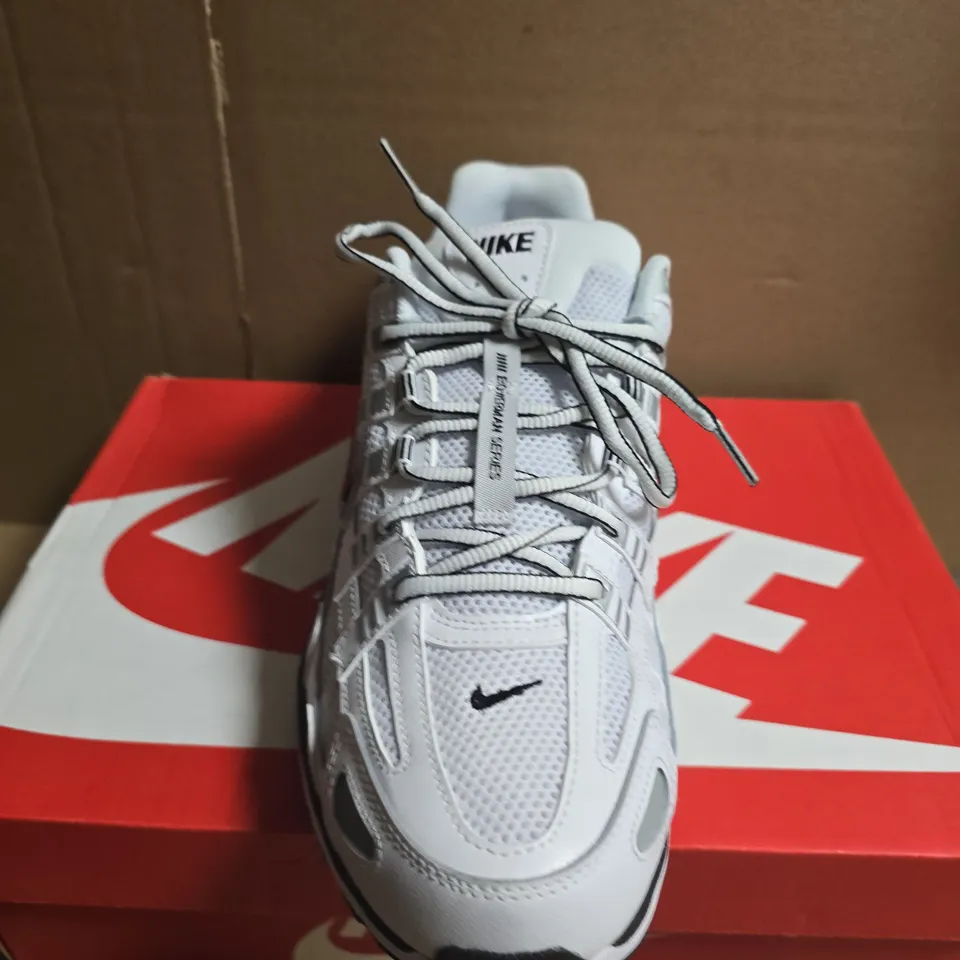 BOXED PAIR OF NIKE P-6000 TRAINERS – WHITE/METALLIC SILVER, UK 9.5 