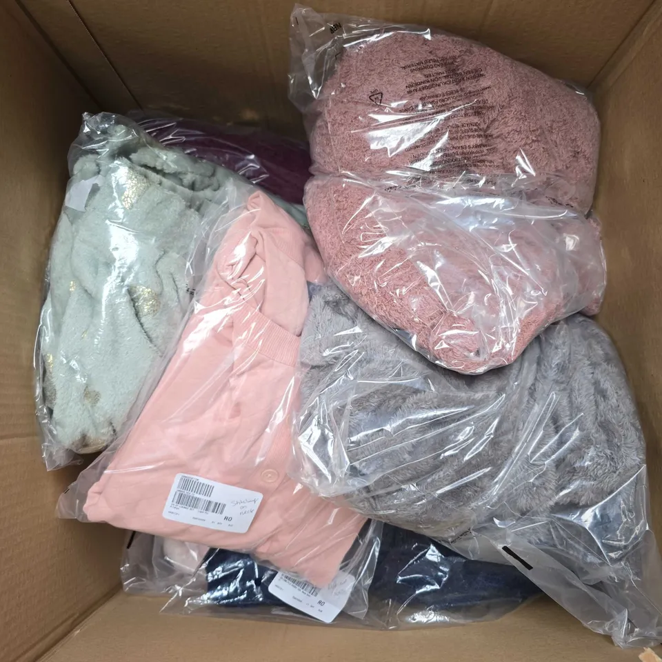 APPROXIMATELY 10 ASSORTED CLOTHING PRODUCTS TO INCLUDE JUMPERS, DRESSES ETC	