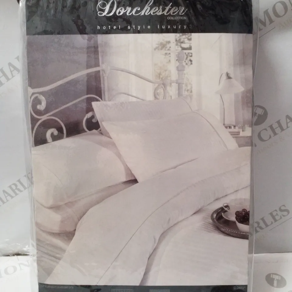 BRAND NEW DORCHESTER RITZ SINGLE 137×198CM DUVET SET - SILVER 