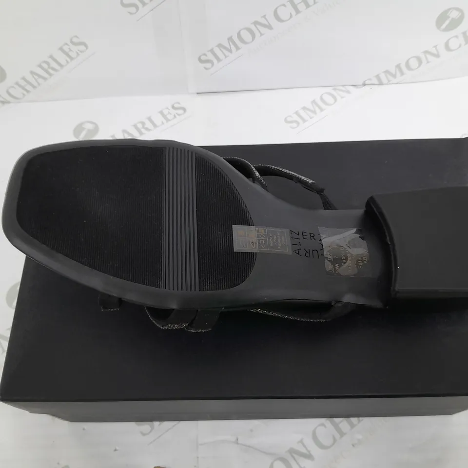 NATURALINERZ BLACK DIAMOND SMALL HEEL SANDLE 
