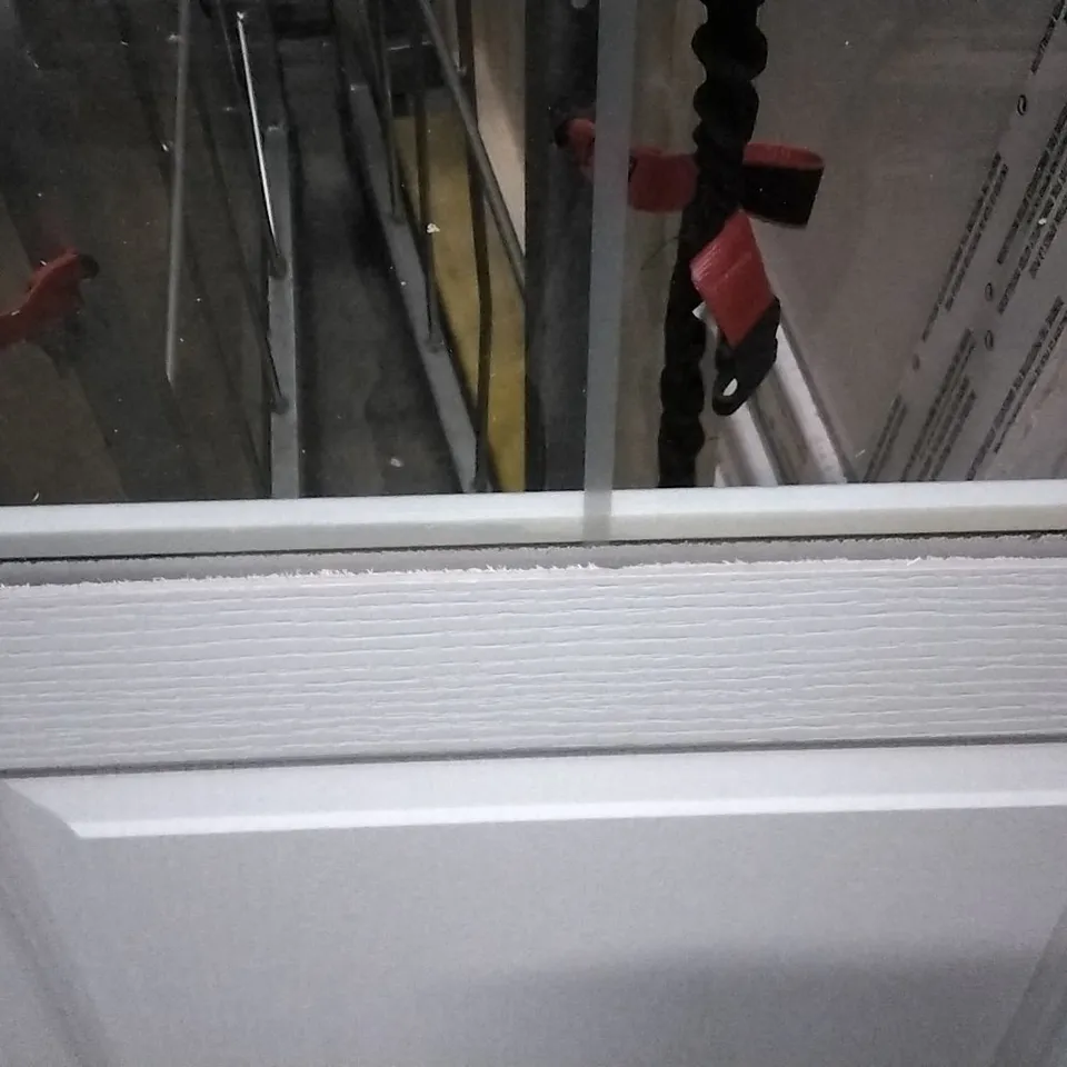 WHITE DOOR , 34 X 1981 MM   DAMAGED 