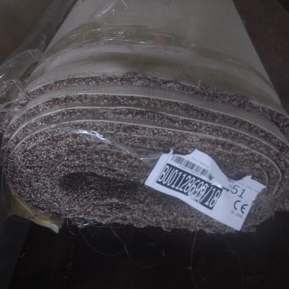 ROLL OF QUALITY DARWIN 420 TARTUFFO CARPET 4X10.3M