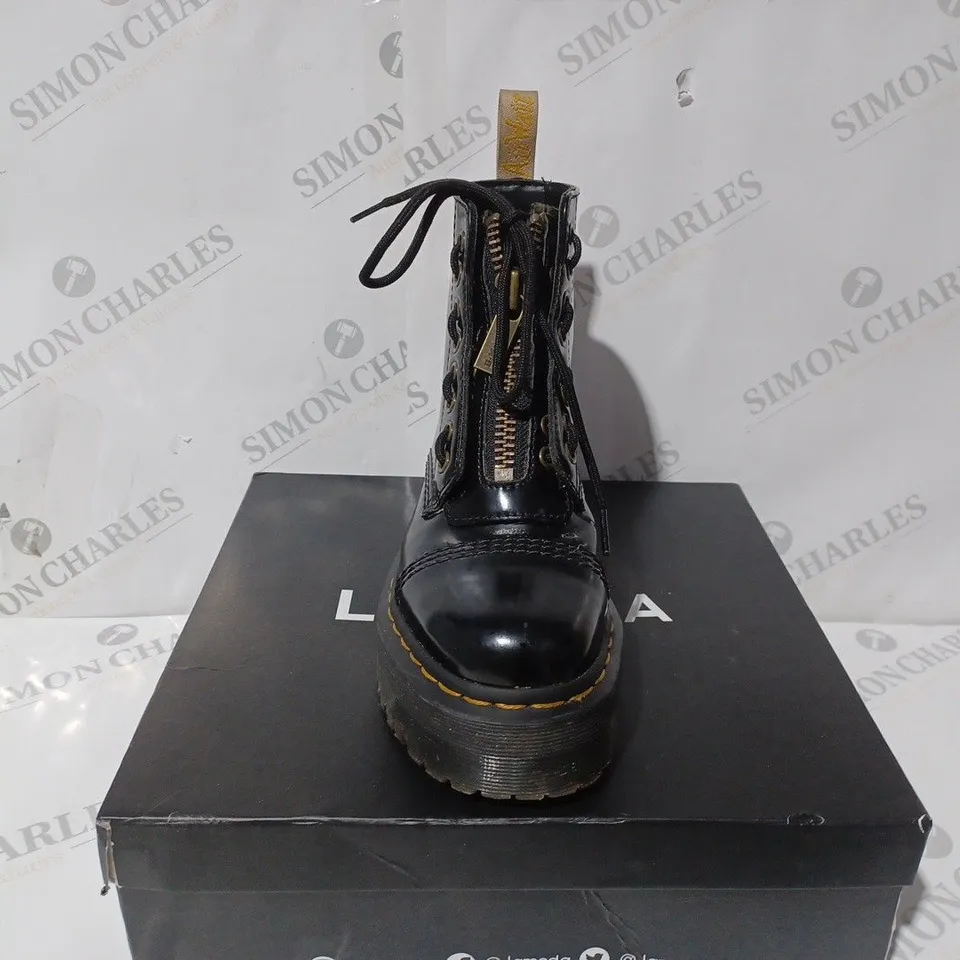 DR MARTINS IN SHINY BLACK - UK 3