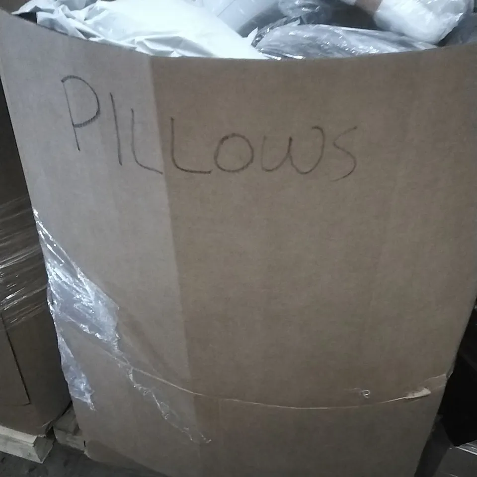 A PALLET CONTAINING A LARGE QUANTITY OF ASSORTED PILLOWS AND SIMILAR PRODUCTS ETC