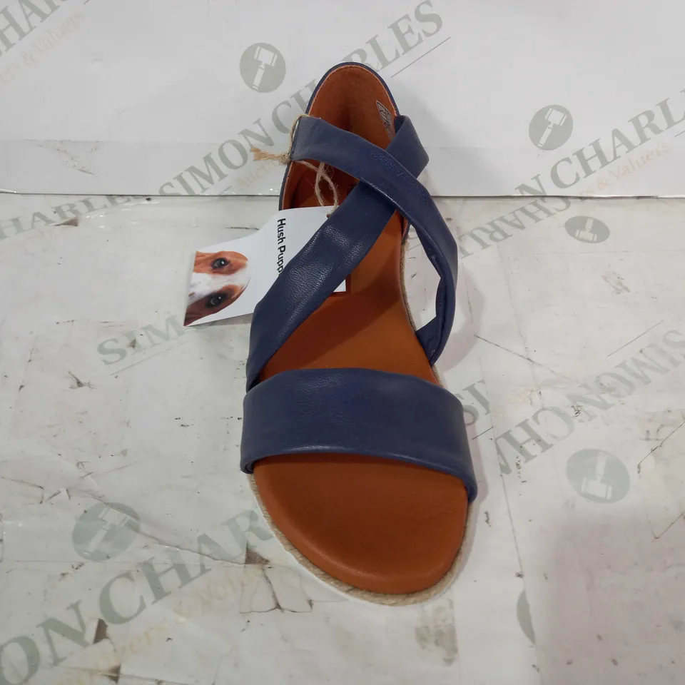 BOXED PAIR OF HUSH PUPPIESOPEN TOE SANDALS IN NAVY UK SIZE 5