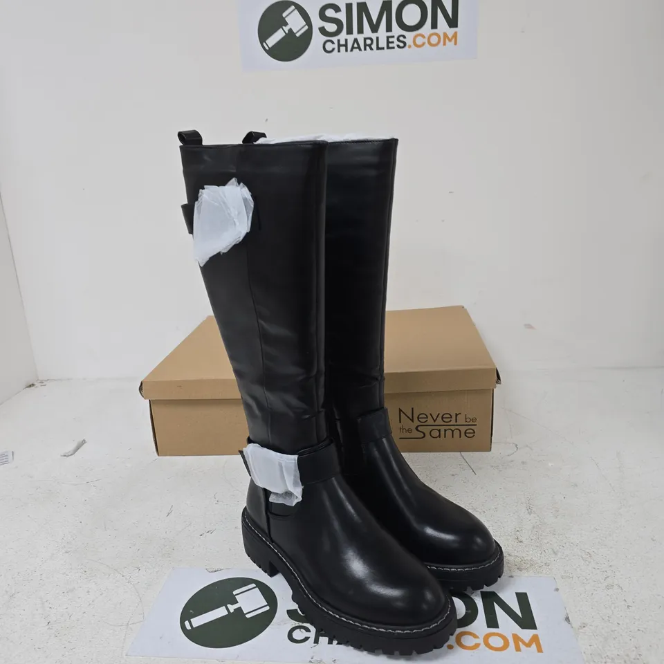 BLACK KNEE-HIGH LEATHER BOOTS – UK 5 / EU 38 – STYLE F51204 (HW)