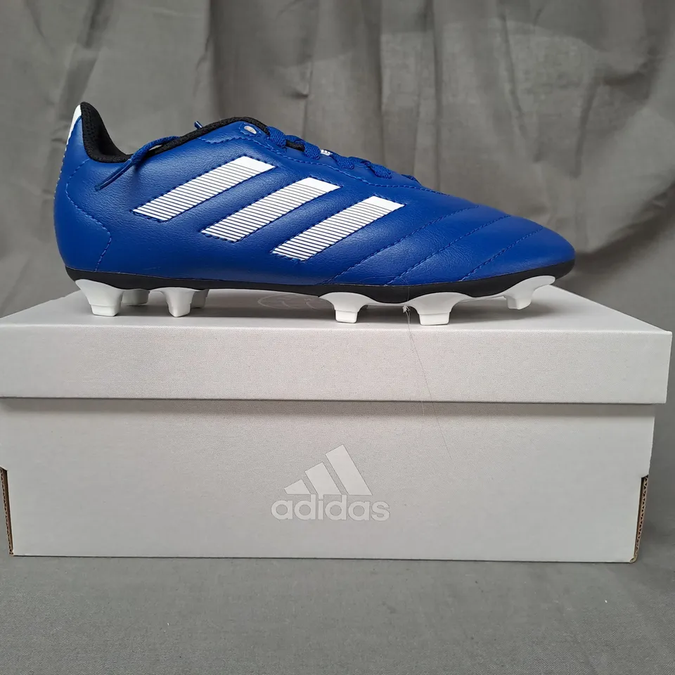 BOXED PAIR OF ADIDAS GOLETTO VIII KIDS FOOTBALL BOOTS IN BLUE/WHITE UK SIZE 2.5