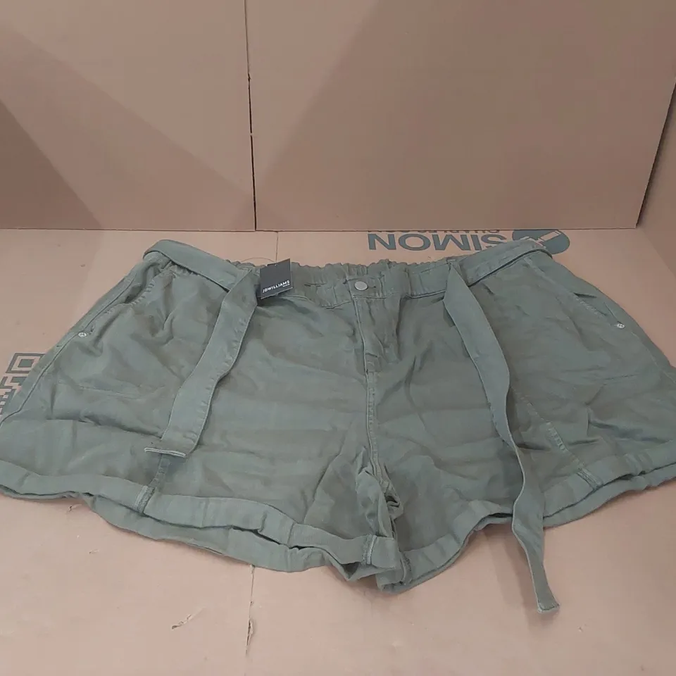 BOX CONTAINING APPROXIMATELY 7x BRAND NEW JD WILLIAMS KHAKI UTILITY CARGO SHORTS - SIZE 30