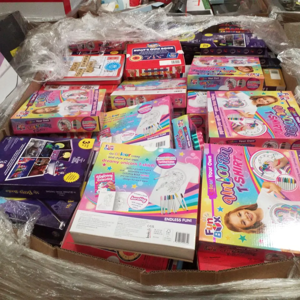 PALLET CONTAINING ASSORTED CHILDRENS BOOKS INCLUDING THE NIGHTMARE BEFORE CHRISTMAS BUSY BOOKS, BULLSEYE BULLY'S QUIZ BOOK , DISNEY BEDTIME STORIES & UNICORN TSHIRT SET
