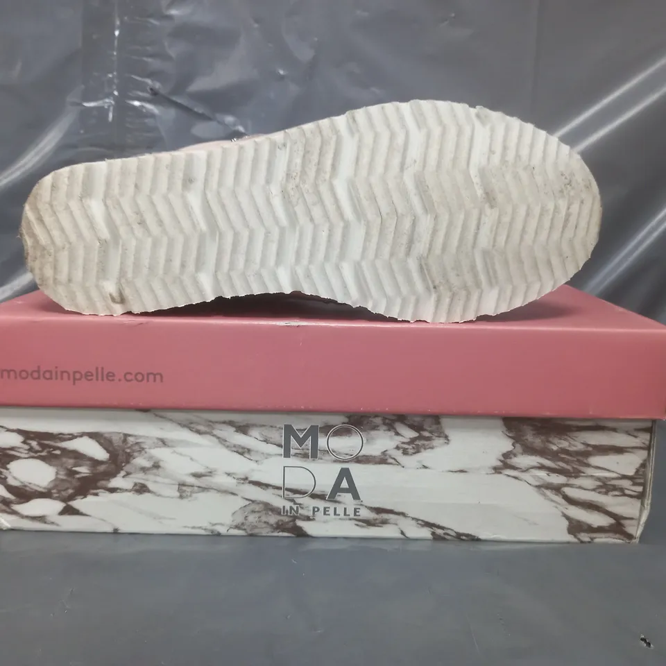 BOXED PAIR OF MODA IN PELLE BRASINA TRAINERS IN CAMEO CHEETAH SIZE 3