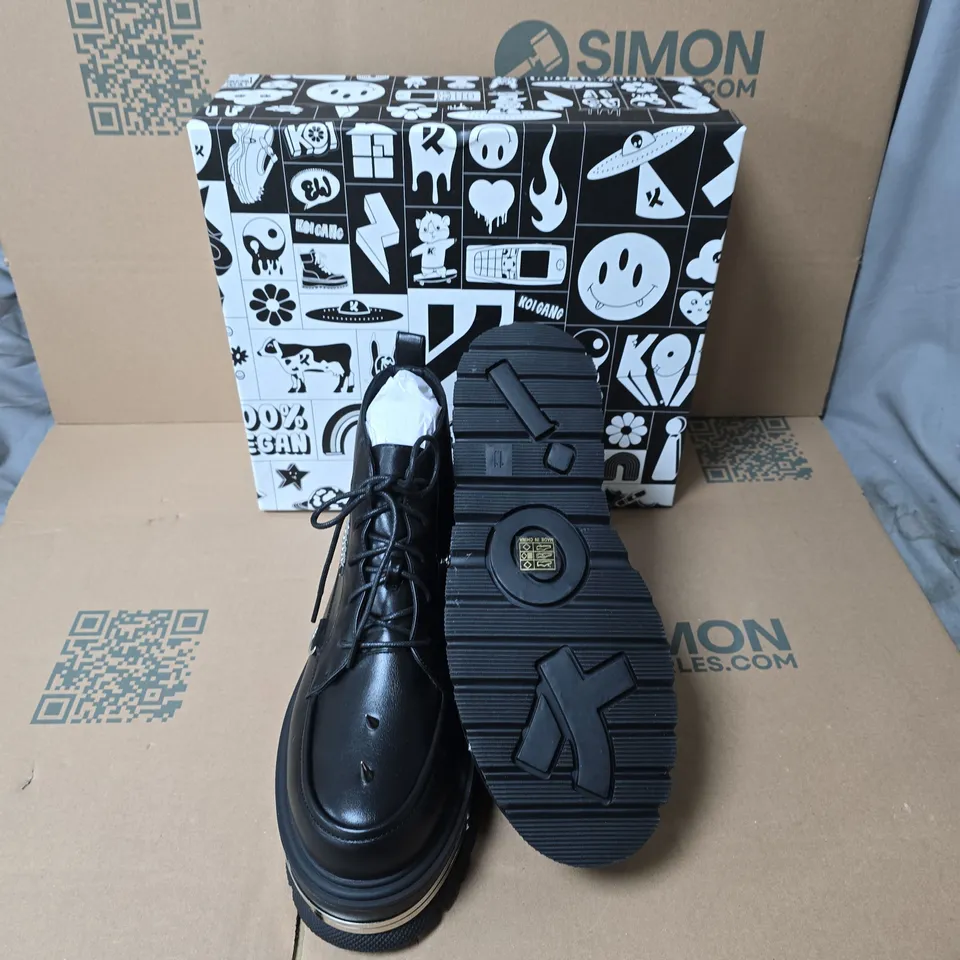 BOXED KOI THE SILENCE MENS PLATFORM GRUNGE BOOTS BLACK SIZE UK 7