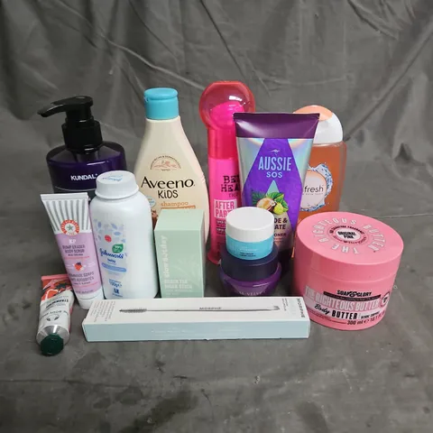 APPROXIMATELY 20 ASSORTED HEALTH & BEAUTY PRODUCTS TO INCLUDE - BED HEAD AFTER PARTY SMOOTHING CREAM - ELF SKIN FACE CREAM - SOAP&GLORY BODY BUTTER - ETC