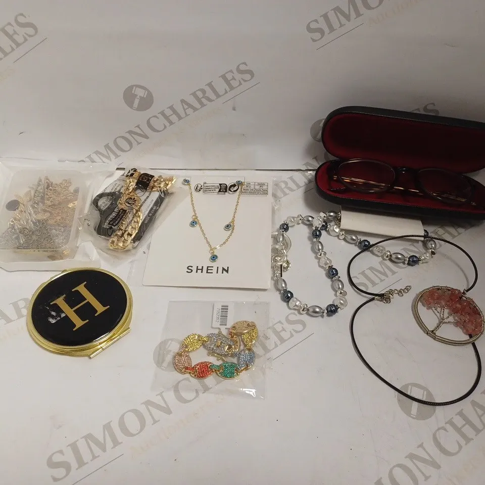 BOX OF APPROX 20 COSTUME JEWELLERY ITEMS TO INCLUDE NECKLACES, RINGS AND GLASSES