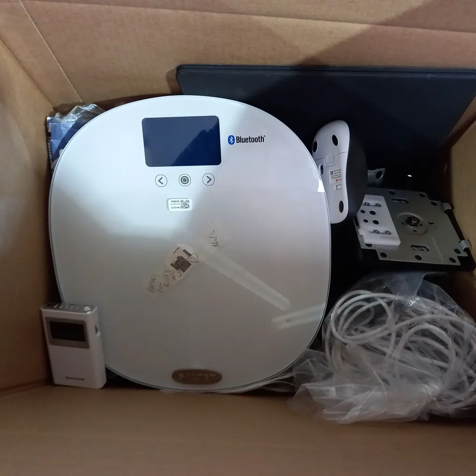 BOX OF APPROX 15 ASSORTED ITEMS TO INCLUDE - ROBERTS SPORT RADIO - SALTER SCALES - LOGITECH MOUSE ECT