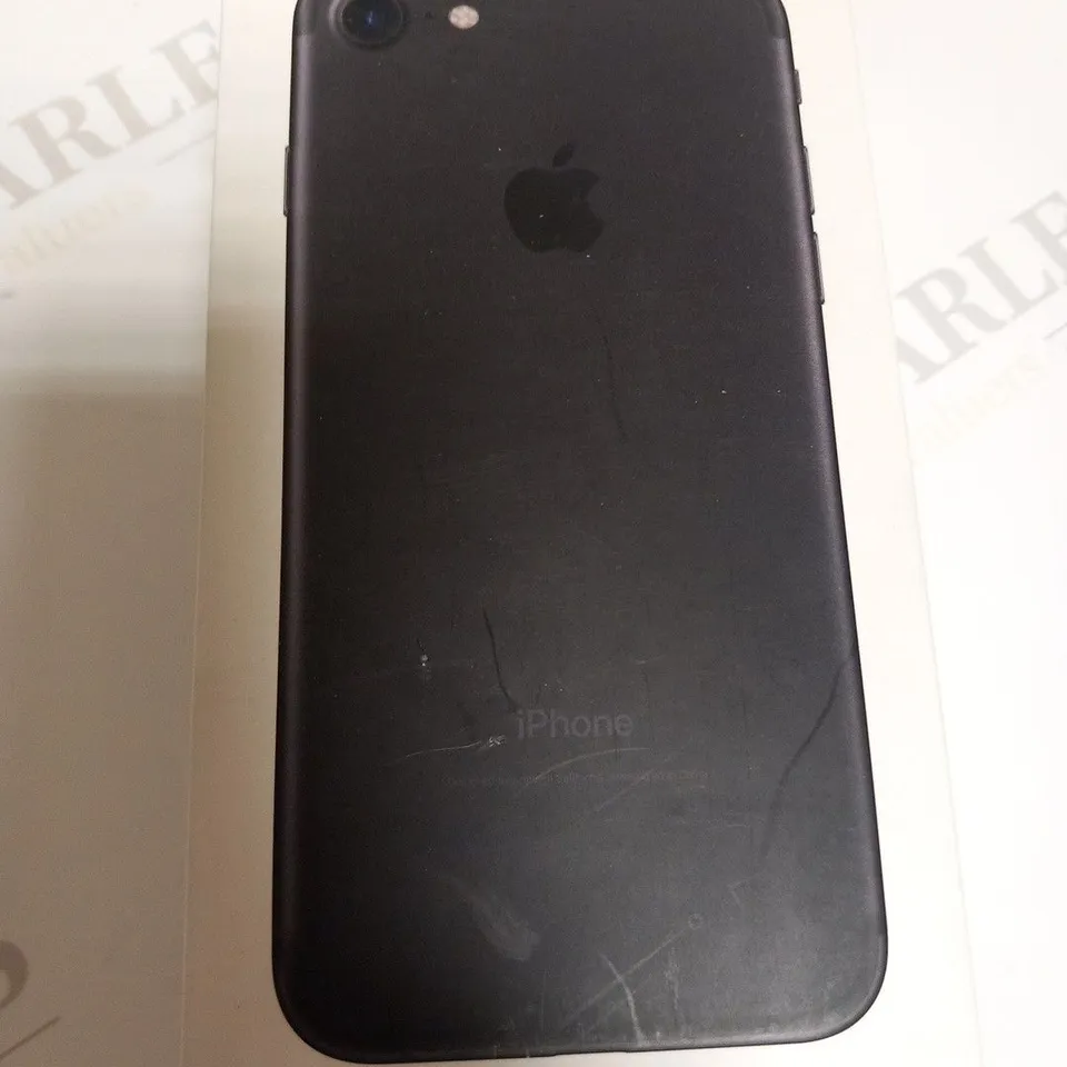 BOXED APPLE IPHONE 7 MOBILE PHONE