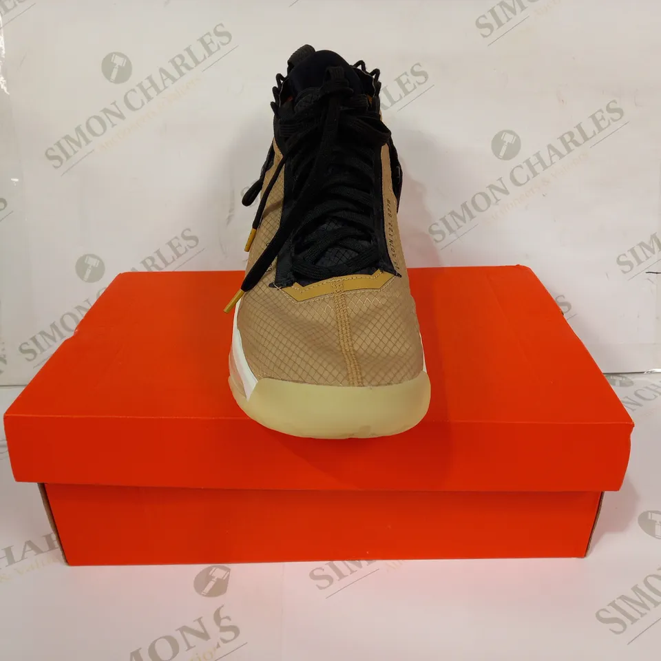 BOXED PAIR OF NIKE AIR MAX 000 23 SHOES IN GOLD COLOUR UK SIZE 8.5