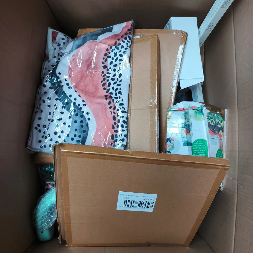 APPROXIMATELY 20 ASSORTED HOUSEHOLD PRODUCTS TO INCLUDE HOME DECOR, STORAGE CONTAINERS, LED LIGHTS ETC 