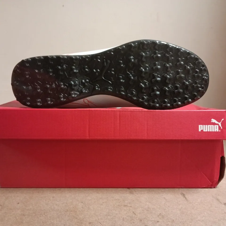 BOXED PAIR OF PUMA ATTACANTO TT TRAINERS IN WHITE/GLOWING RED SIZE UK 8