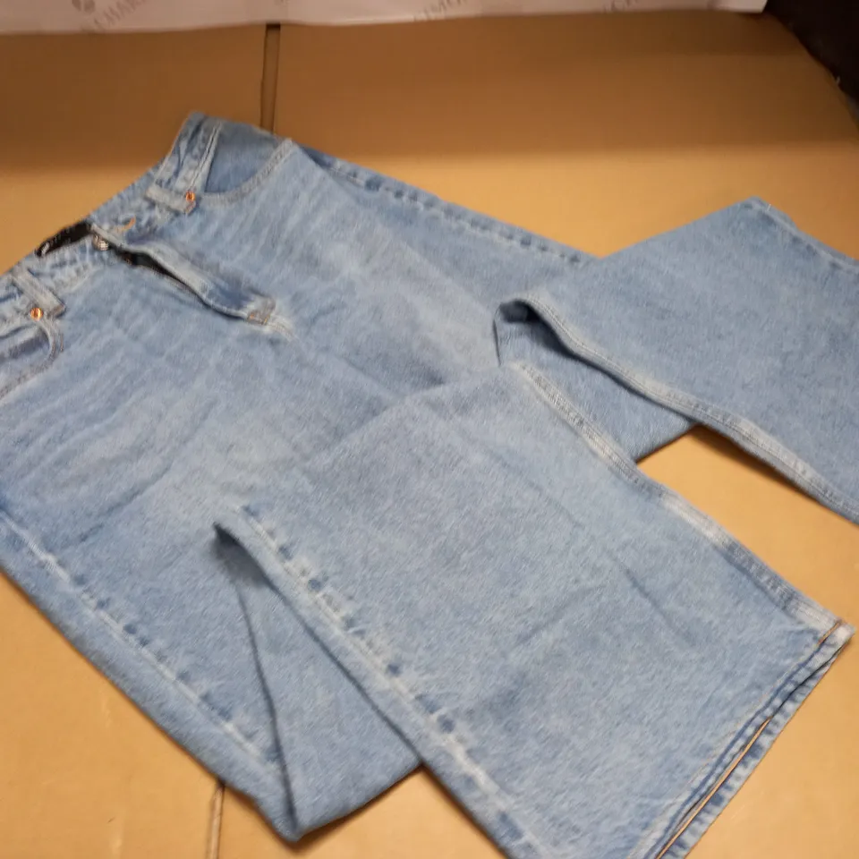 ASOS DAD JEANS IN MID BLUE - W28 L32