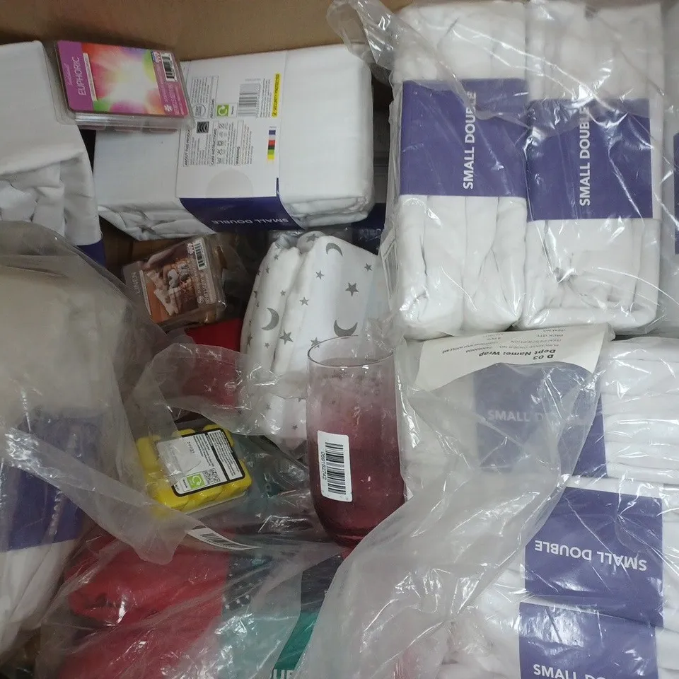 BOX OF APPROXIMATELY 10 ASSORTED HOUSEHOLD ITEMS TO INCLUDE FITTED SHEET, LAVENDER SCENTED CANDLE, BABY COT FITTED SHEET, ETC - COLLECTION ONLY