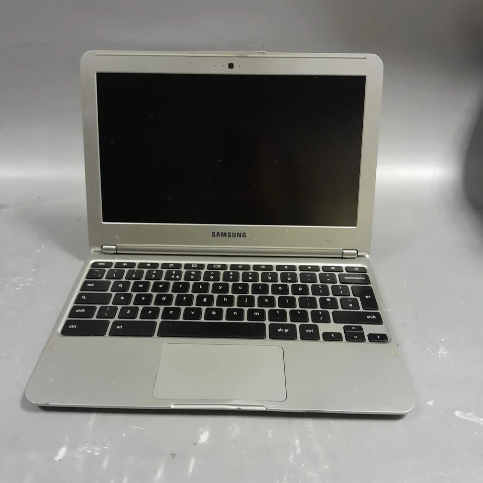 SAMSUNG  NOTEBOOK XE303C12