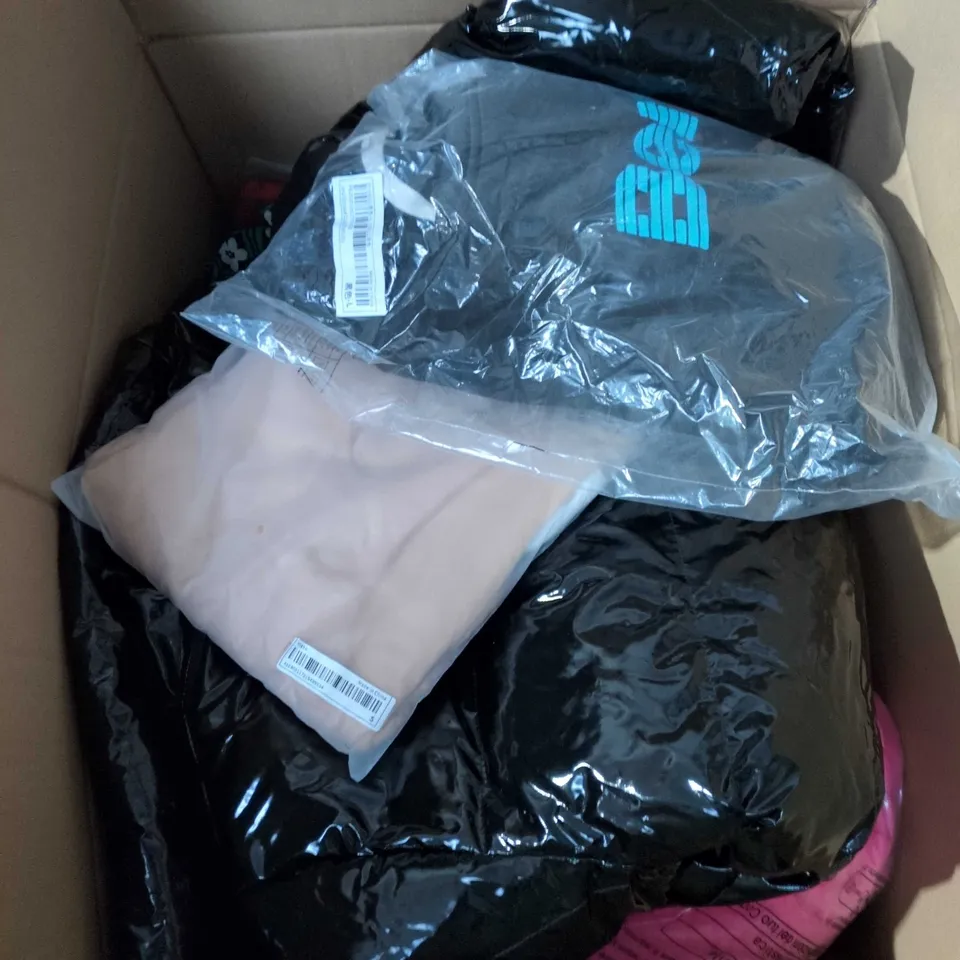 LARGE BOX OF APPROXIMATELY 25 ASSORTED CLOTHING ITEMS IN VARIOUS COLOURS, STYLES AND SIZES - COLLECTION ONLY
