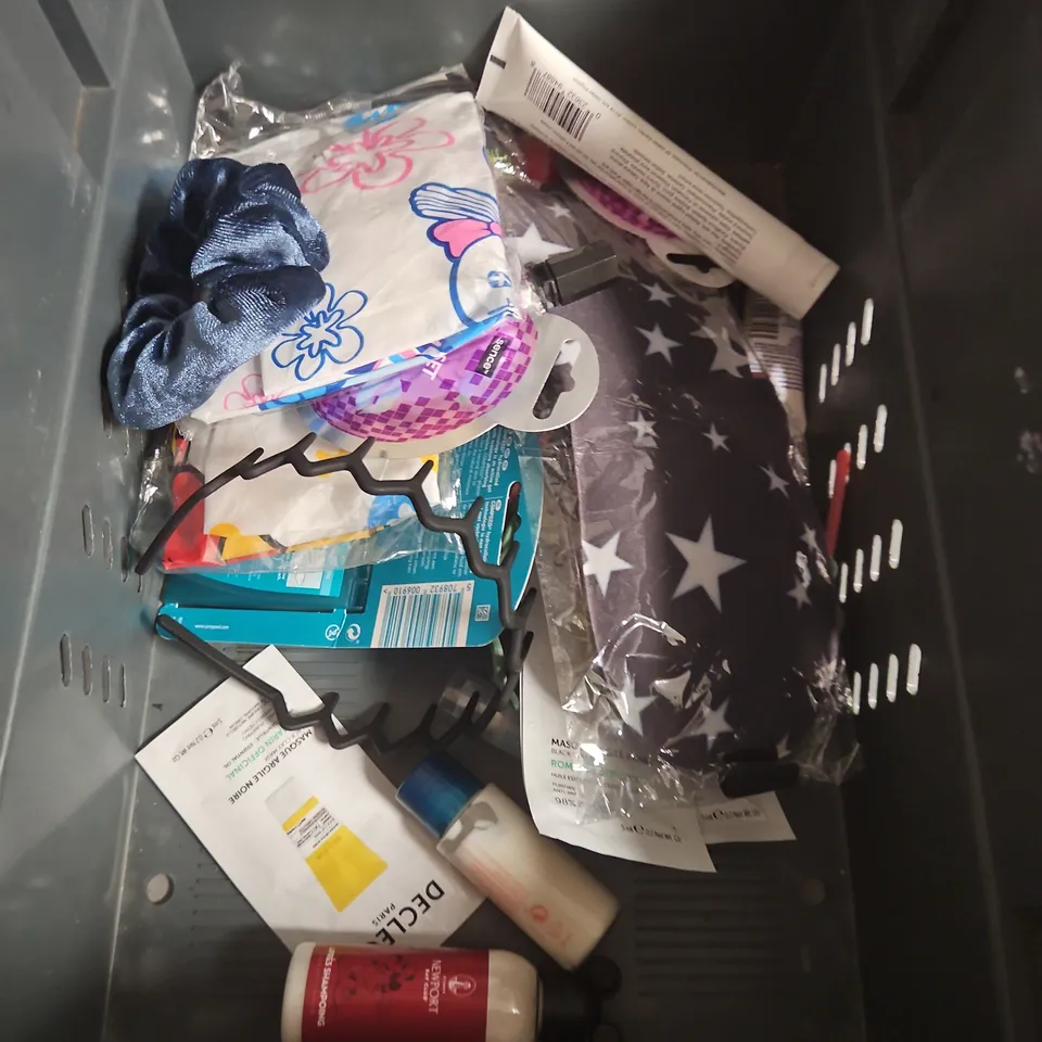 APPROXIMATEY 20 ASSORTED HEALTH AND BEAUTY PRODUCTS TO INCLUDE - BPERFECT EKIN-SURADIANT GLOW SKIN PERFECTOR - CURATED CLIP IN HAIR EXTENSION - L'OREAL ELVIVE GLYCOLIC GLOSS LEAVE-IN SERUM - ETC