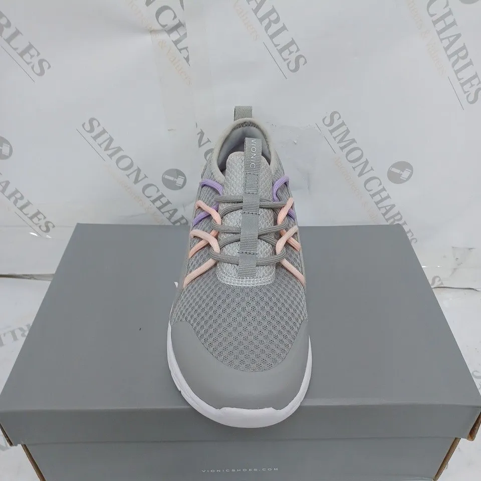 BOXED VIONIC RUNNING TRAINERS SIZE 6