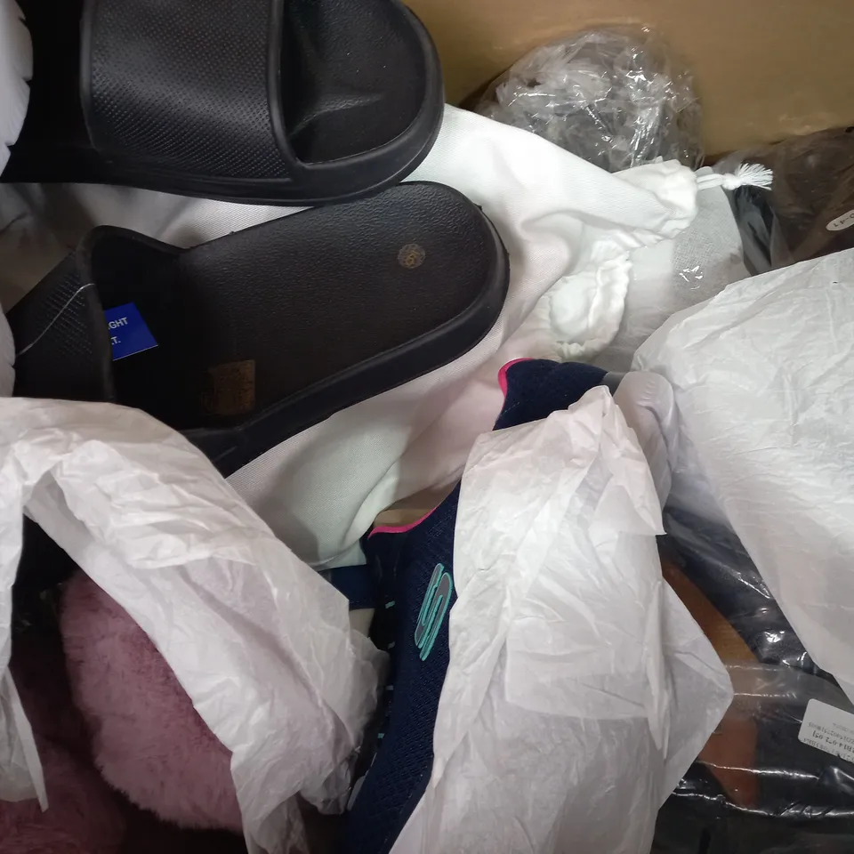BOX OF APPROXIMATELY 20 ASSORTED PAIRS OF SHOES IN VARIOUS STYLES & SIZES TO INCLUDE NEW BALANCE, LEVI'S, M&S, ETC
