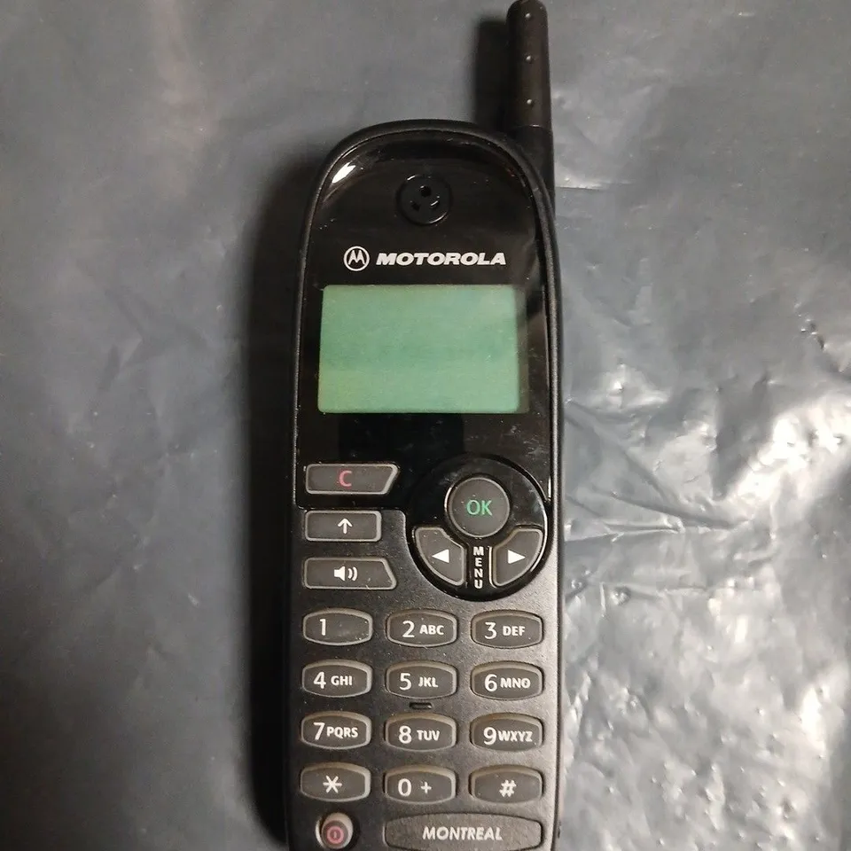 MOTOROLA MOBILE PHONE – BLACK - MODEL UNSPECIFIED 