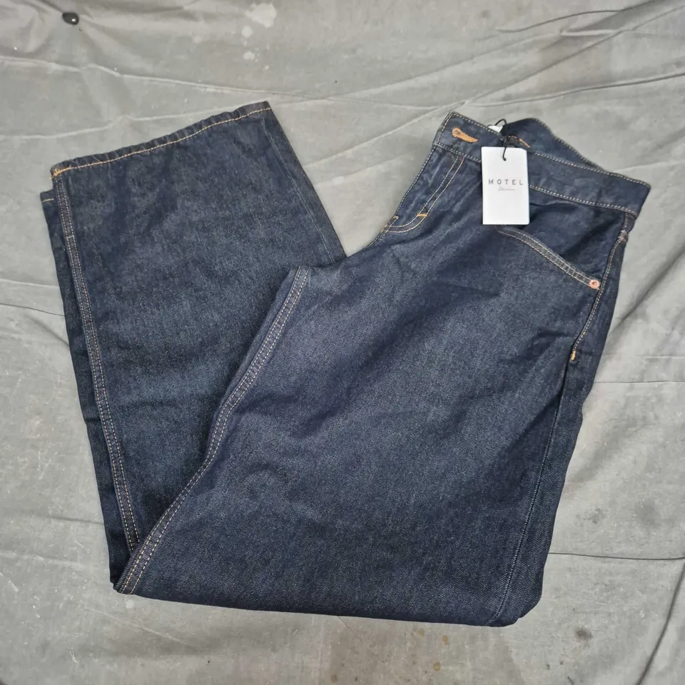 MOTEL LOW RISE PARALLEL INDIGO JEANS IN BLUE - W30/L32