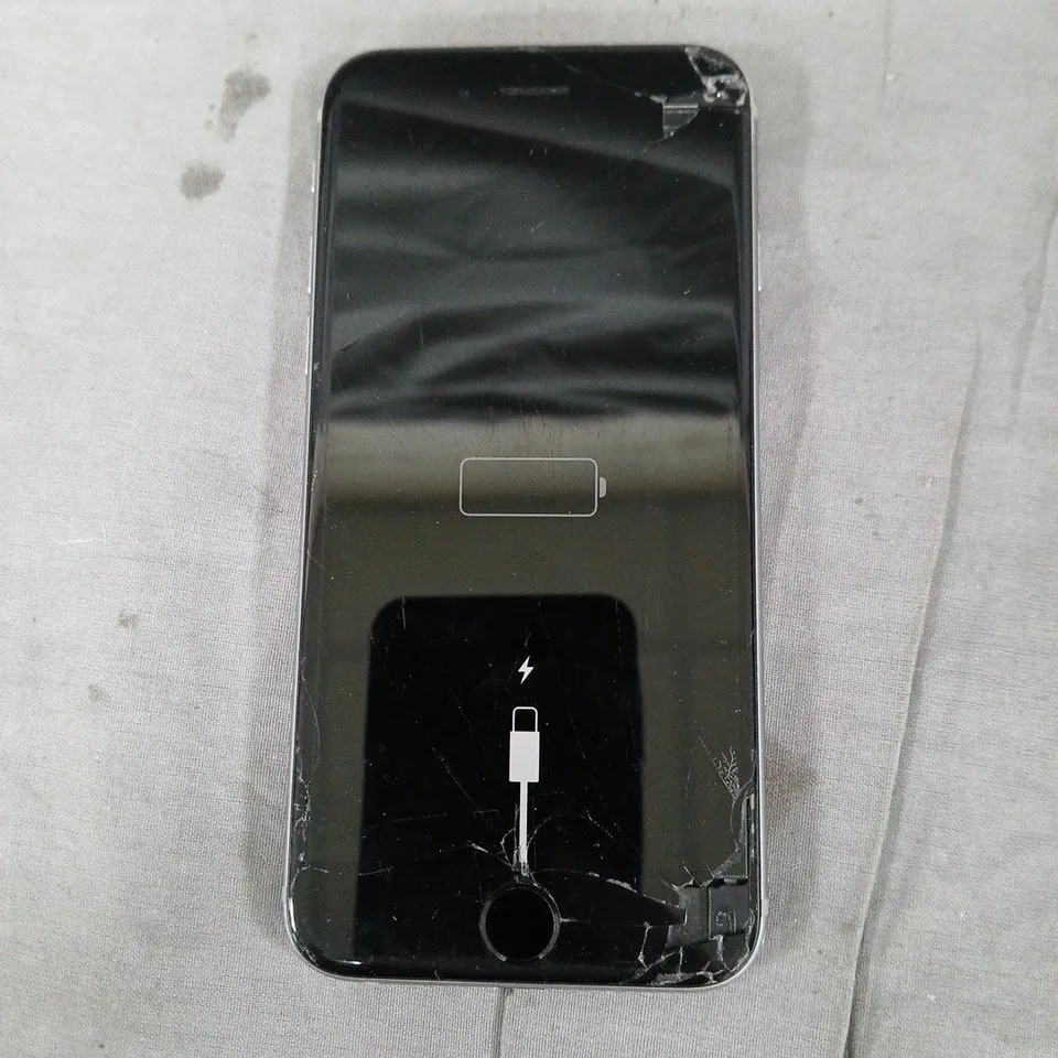APPLE IPHONE 6S SPACE GREY 32GB – UNLOCKED – CRACKED SCREEN