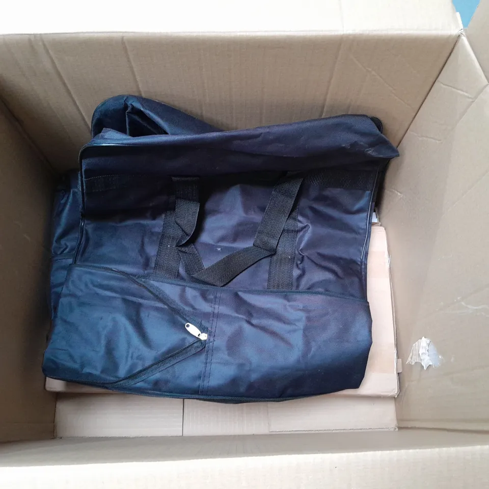 LOT OF APPROX 6 HOUSEHOLD ITEMS TO INCLUDE BABY TRAVEL COT AND LUGGAGE