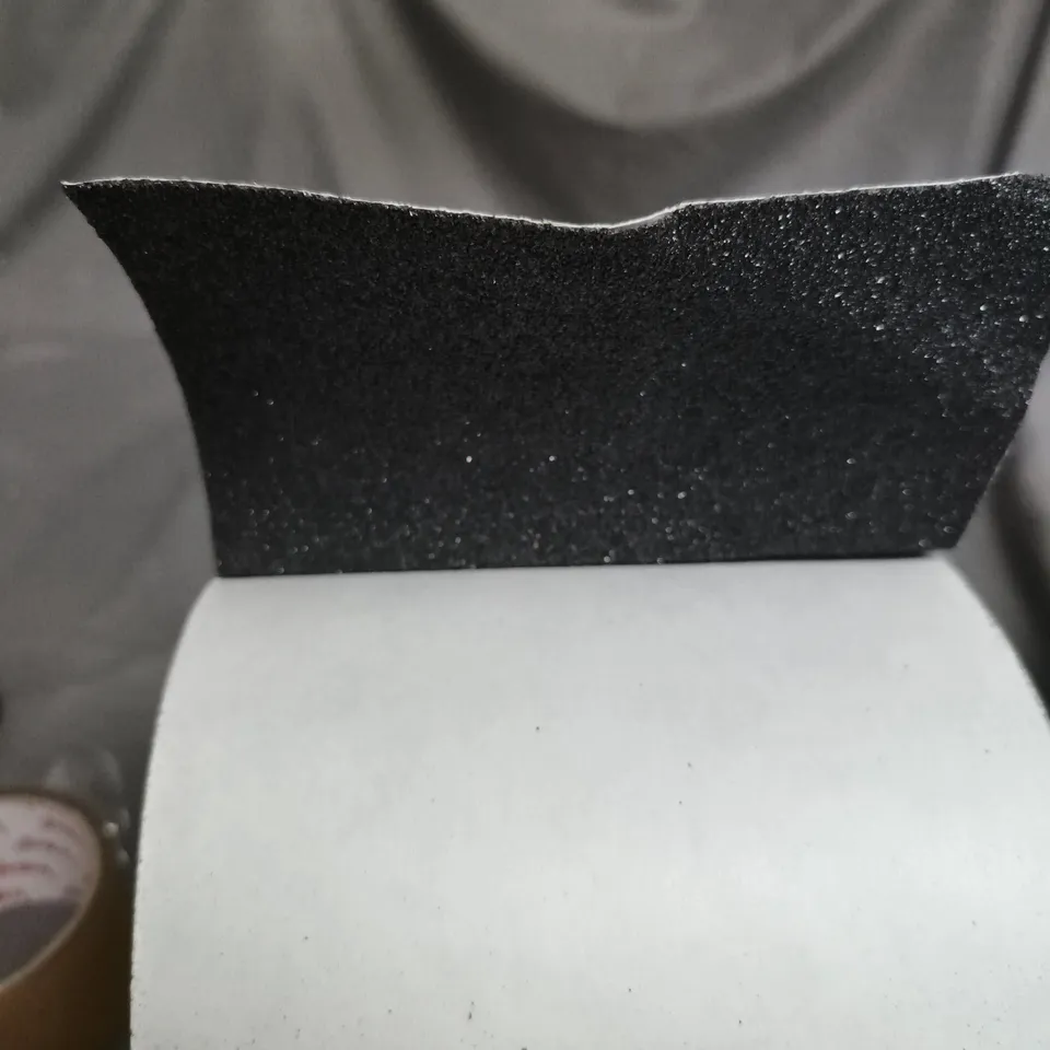 2 LARGE ROLLS OF SANDING PAPER