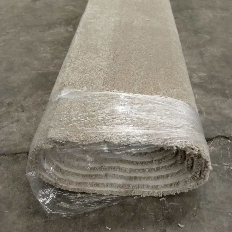 ROLL OF QUALITY ABINGDON ROLLS SOPHISTICAT LATTE CARPET // APPROX SIZE; 1.7 x 5m