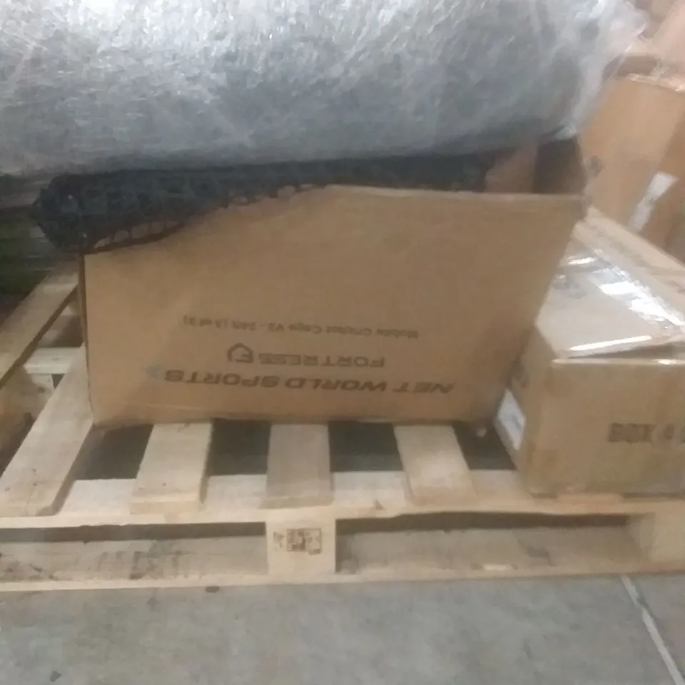 PALLET OF APPROX 5 ASSORTED SPORTING EQUIPMENT PARTS TO INCLUDE - HOCKEY GOAL - HOCKEY NET - SOCCER GOAL ECT