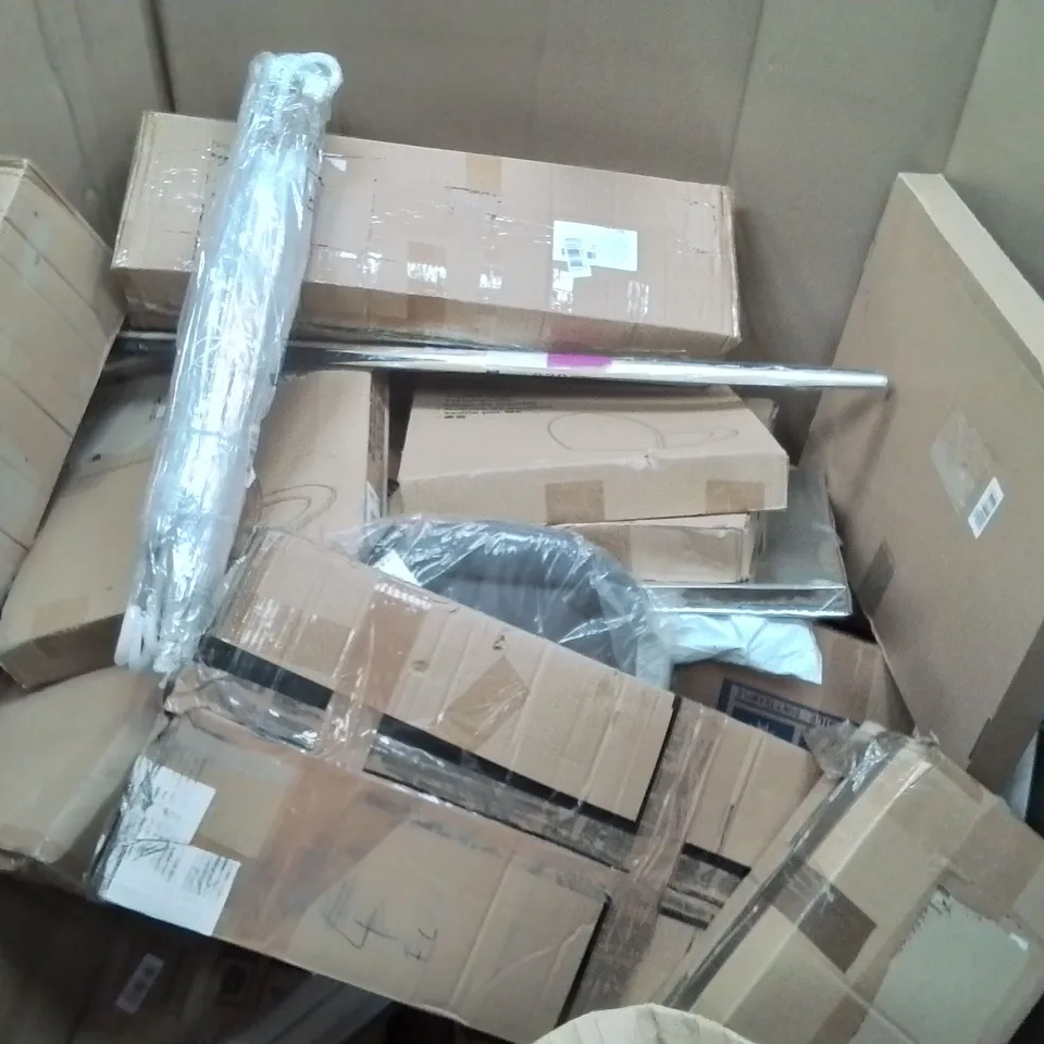 PALLET CONTAINING ASSORTED PRODUCTS INCLUDING: FABRIC WARDROBES, DOUBLE WINTER DUVET, UMBRELLAS, GAMING CHAIR (WITH DAMAGED BACK), TOILET SEAT, ZHUZHU AQUARIUM ECT
