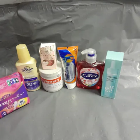 APPROXIMATELY 20 ASSORTED HEALTH & BEAUTY PRODUCTS TO INCLUDE ALWAYS PLATINUM PADS, CAREX HAND WASH AND SUDOCREM