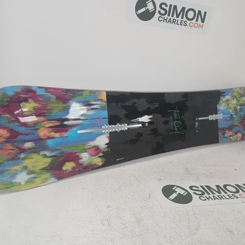 BURTON SNOWBOARD 149 CM – FLORAL GRAPHIC TOP SHEET