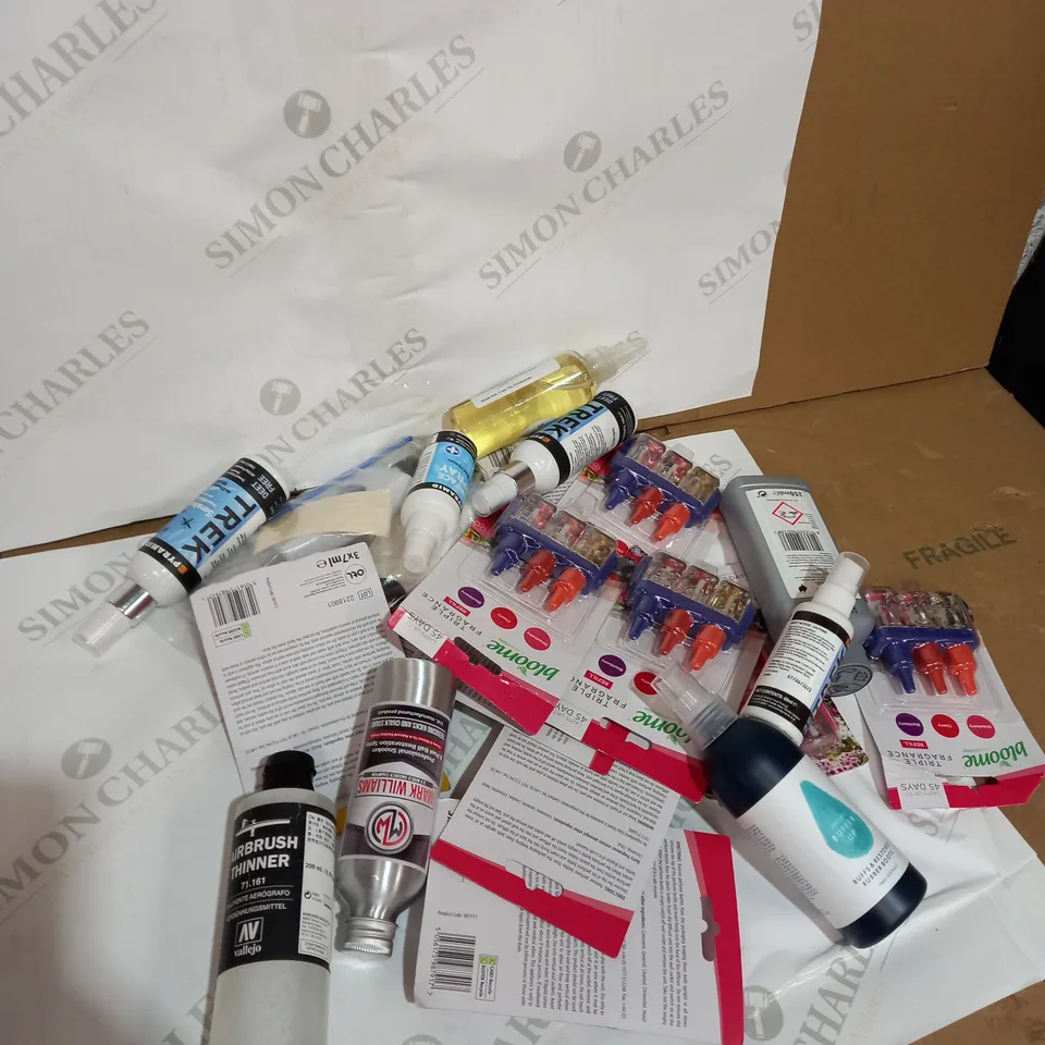 LOT OF 25 ASSORTED HOUSEHOLD ITEMS INCLUDING AIR FRESHNERS AND PAINT 