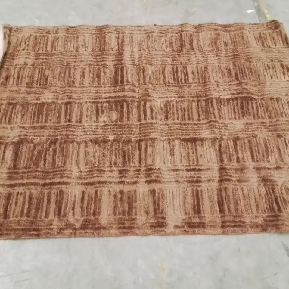 QUALITY DESIGNER AREA RUG // APPROX SIZE: 200 X 290 cm