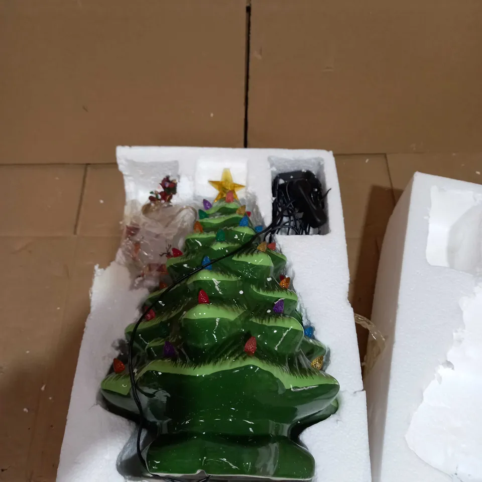 OUTLET CHRISTMAS PRE-LIT CIRCLING CHARACTER NOSTALGIC TREE